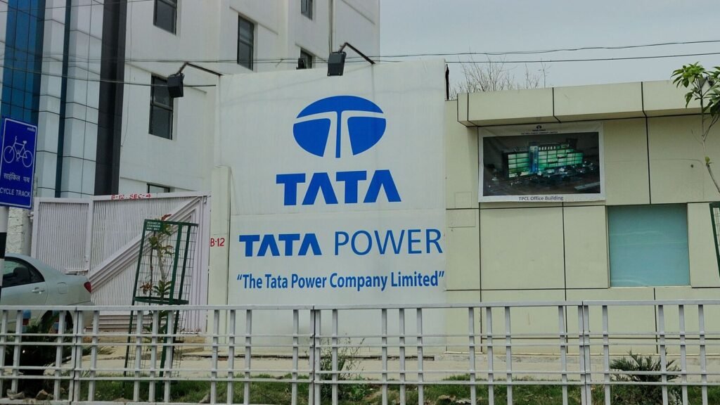 Tata Power revenue ₹62,429 crore and net profit ₹5,118 crore FY2026 bar chart